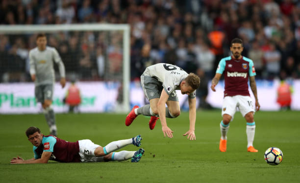 她的战术以 她的战术以